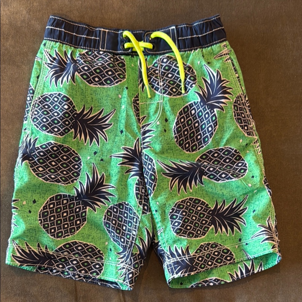 Gap kids lined swim shorts size small (6-7). Tons of life left in these!!